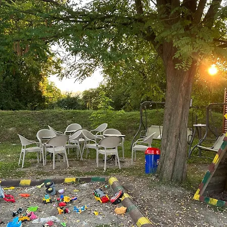 Brvnara Ruza Rumena بيت خشبي