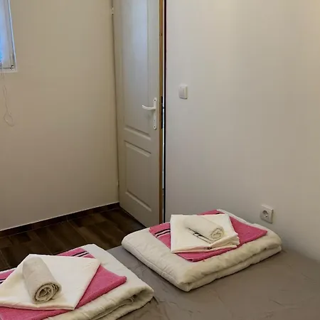 Brvnara Ruza Rumena *