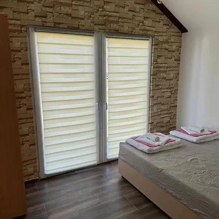 Brvnara Ruza Rumena *