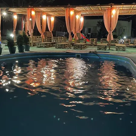 Brvnara Ruza Rumena بيت خشبي Mionica