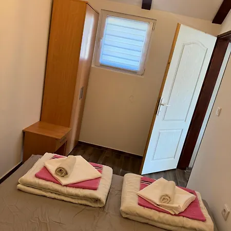 بيت خشبي Brvnara Ruza Rumena