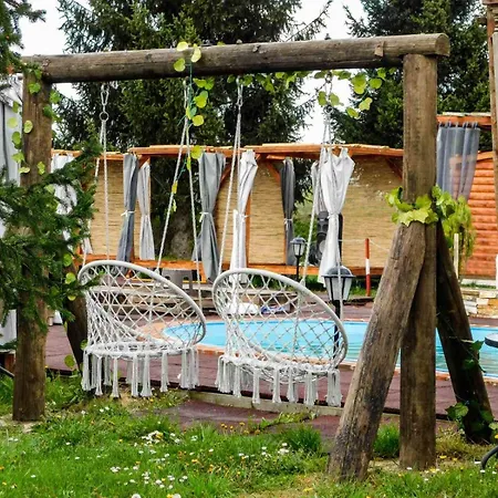 Brvnara Ruza Rumena بيت خشبي