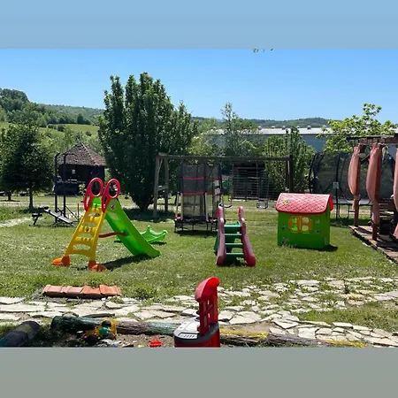 بيت خشبي Brvnara Ruza Rumena