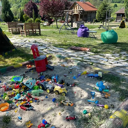 بيت خشبي Brvnara Ruza Rumena