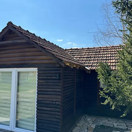 Brvnara Ruza Rumena بيت خشبي *